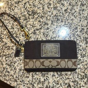 Coach brown wristlet purse women’s. Like new